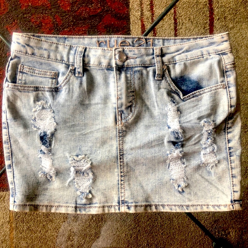 Rue21 Acid Washed & Distressed Light Blue Jean Mini Skirt. Size 7/8